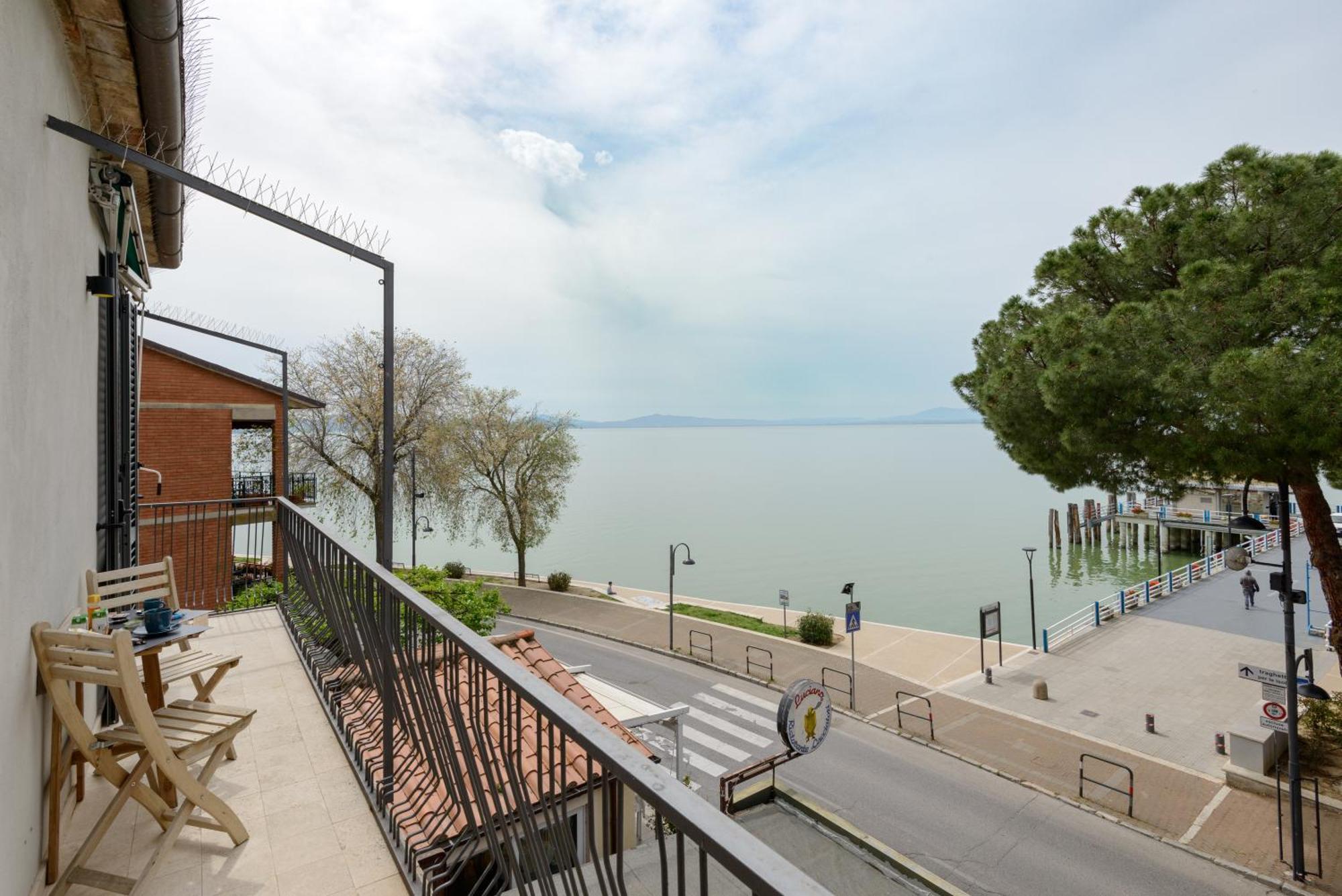 פסיניאנו סול טרסימנו The View - Sunset & Relax - Suite - Appartamenti Vista Lago מראה חיצוני תמונה