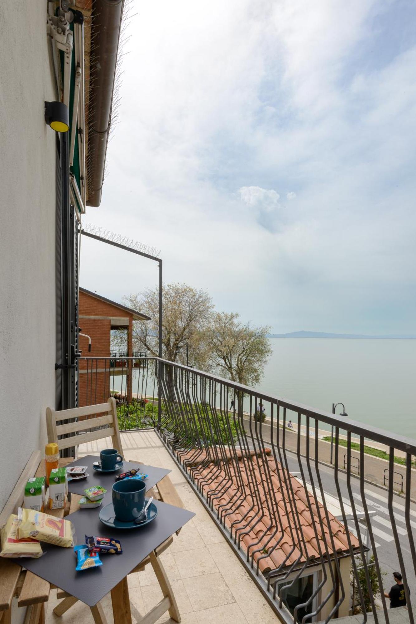 פסיניאנו סול טרסימנו The View - Sunset & Relax - Suite - Appartamenti Vista Lago מראה חיצוני תמונה